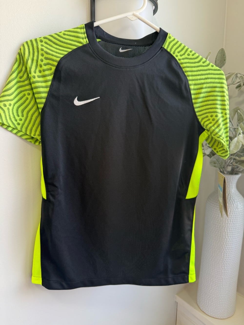 Nike Dri-FIT Strike II Shirt Performance Soccer Shirt Size Youth Unisex Medium